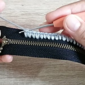 D.I.Y. Tutorial – How to Crochet Coins Purse With Zipper – Chompu Handicrafts