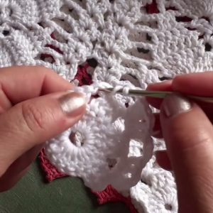 como fazer caminho de mesa em crochê