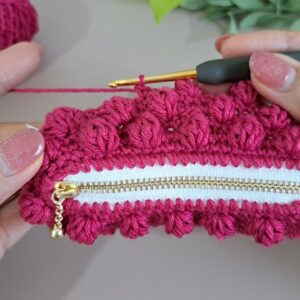DIY Tutorial – How to crochet coin purse with zipper – Bubble stitch
