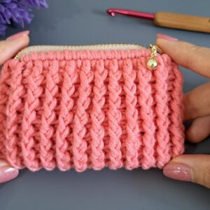 DIY Tutorial – How to crochet mini coin purse with zipper. Step by step