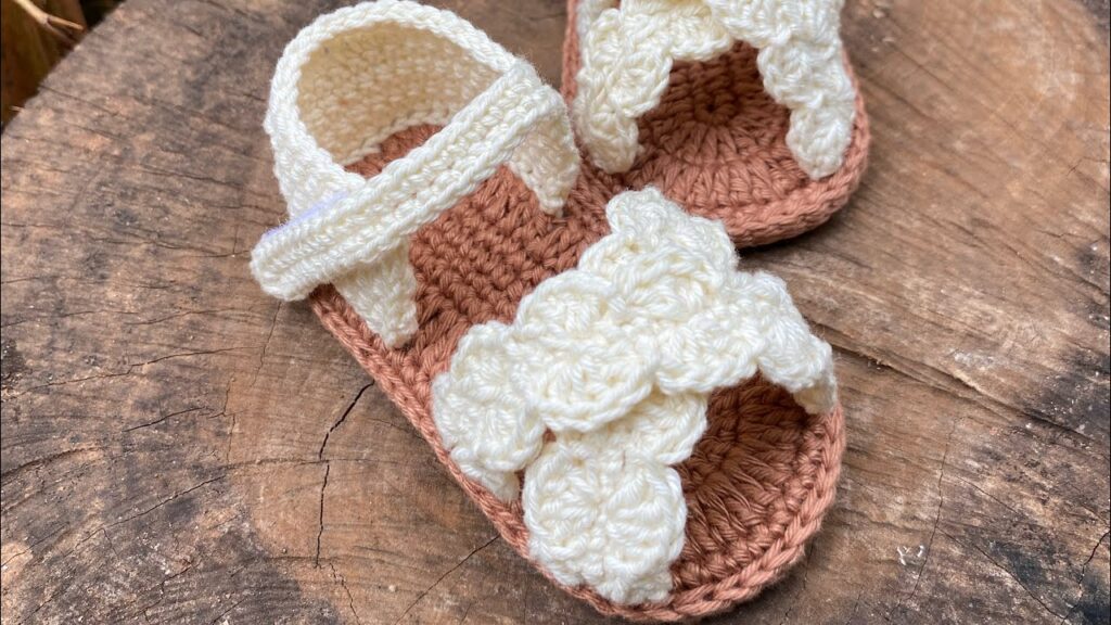 Como fazer sandália de crochê para bebê (tamanho 9,5cm)65 pontos,rápido e fácil 🧶